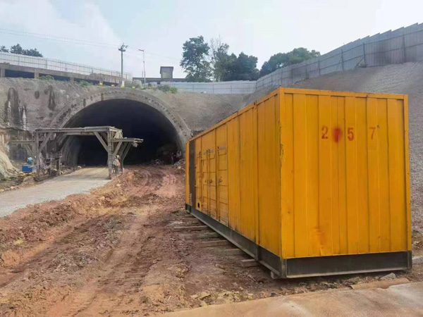 商水发电机出租自启装置的工作原理是什么？